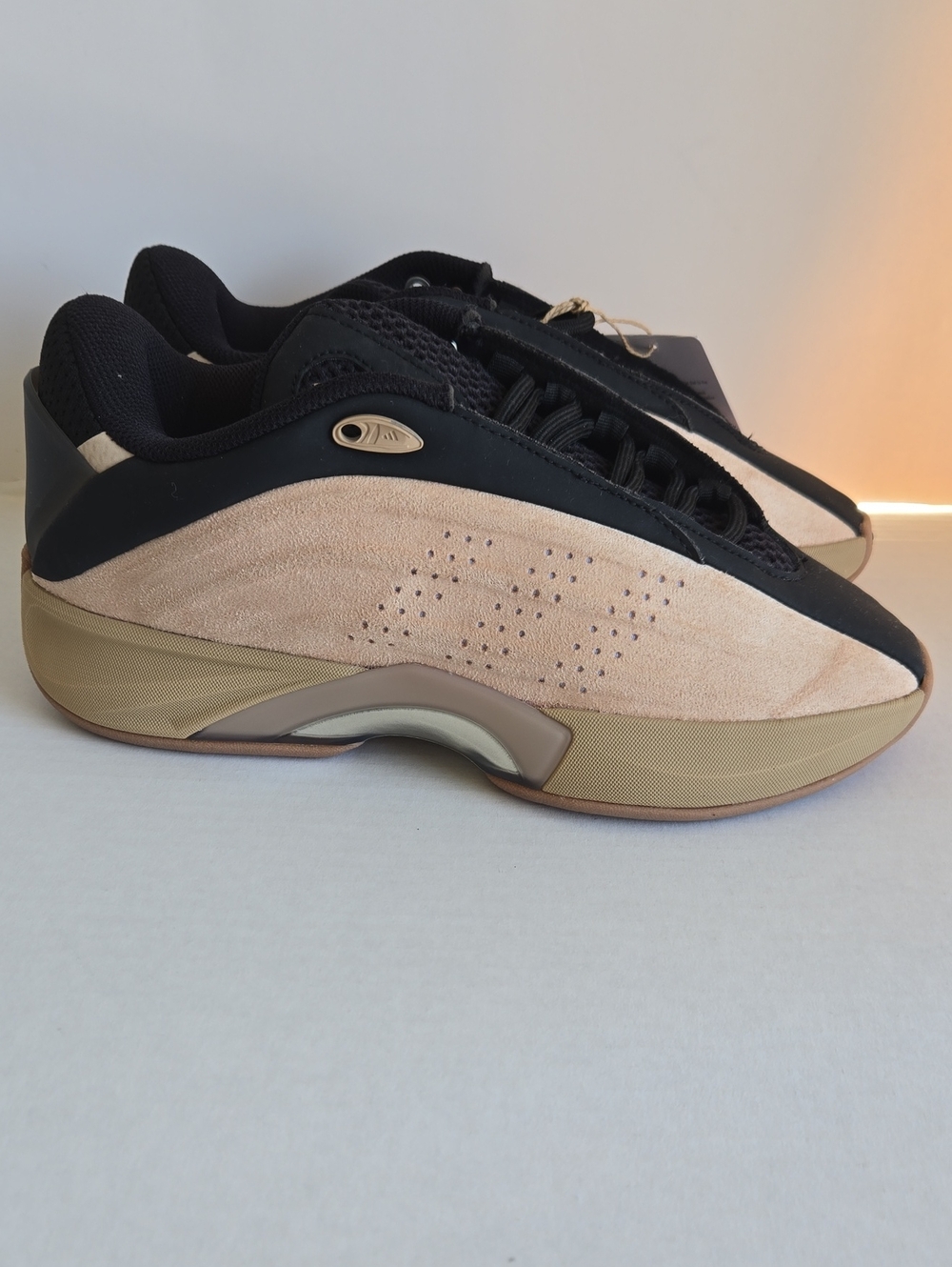 NWT adidas Nova IIIIinity Sneakers Tan Black Size 7.5 Men / 8.5 Women